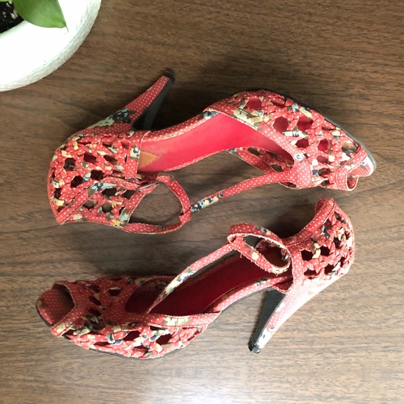 Rocket Dog T-Strap Heels - Picture 4 of 5